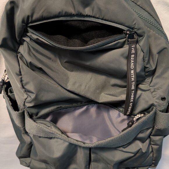 Backpack - Picture 4 of 7